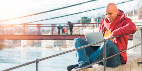 US citizen in red jacket in France filing an FBAR online